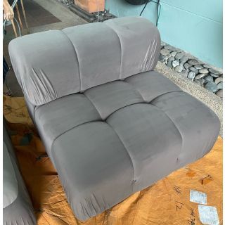 Carmine Sofa
(pedal) Gray (Pre-order)